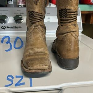 Sz 1 kids cowboy boots. Girl or boy. Barely worn.